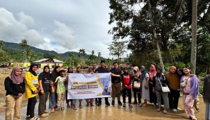 Peringati HBMI, BP3MI Sumbar Salurkan Bantuan Korban Bencana