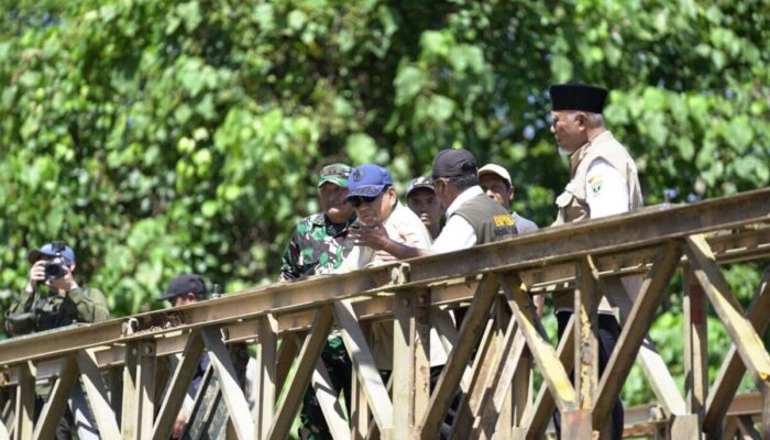 Presiden Prabowo Apresiasi TNI dan Warga dalam Pembangunan Jembatan Bailey Padang Mantuang