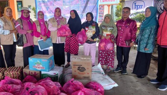 Ketua GOW Agam Salurkan Bantuan ke Kuok III Koto dan Sungai Landai