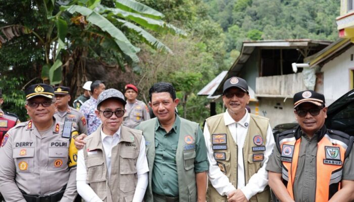 Kepala BNPB Tinjau Huntara Korban Banjir Bandang di Bayang Utara Pessel