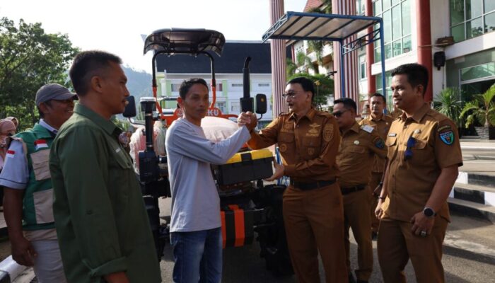 Pessel Terima 77 Traktor Modern dari Kementan, Perkuat Brigade Pangan dan Ketahanan Pangan Daerah