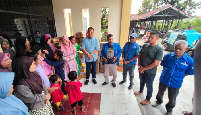 Dipimpin Doni Harsiva Yandra, Demokrat Sumbar Salurkan Bantuan untuk Korban Bencana