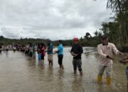 ‎Gotong Royong Bersama di Masjid Raya Lubuk Beras, Wujud Kepedulian Cegah Erosi Sungai Batang Mangoe