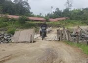 Warga Keluhkan Jembatan Utama di Pariangan Tanah Datar yang Masih Terbengkalai