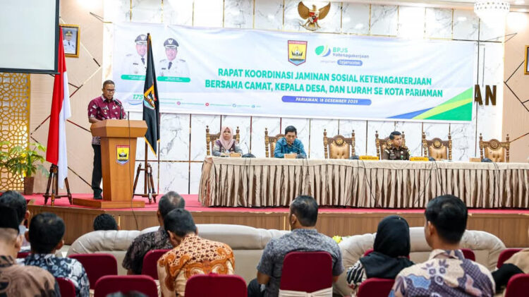 Rapat Koordinasi Jamsostek yang digelar bersama camat, kepala desa, dan lurah se-Kota Pariaman di Aula Balaikota Pariaman, Kamis (18/12).MITHA