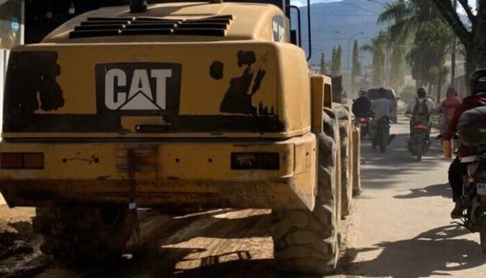 Polsek Pauh dan Masyarakat Bersinergi Lakukan Pembersihan Jalan