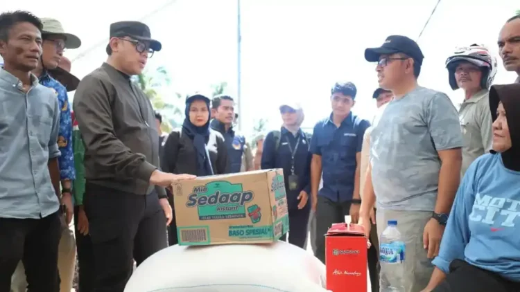 Wakil Menteri Dalam Negeri, Bima Arya Sugiarto, ,meninjau Padang Pariaman yang terdampak banjir bandang dan longsor pada Senin (1/12). IST