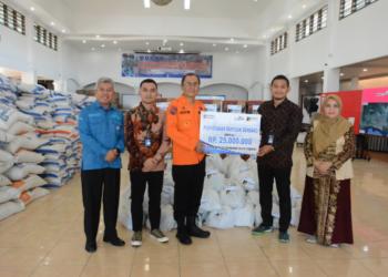 Peduli Bencana, TASPEN Salurkan Bantuan Sembako Rp25 Juta untuk Warga Terdampak Banjir Padang