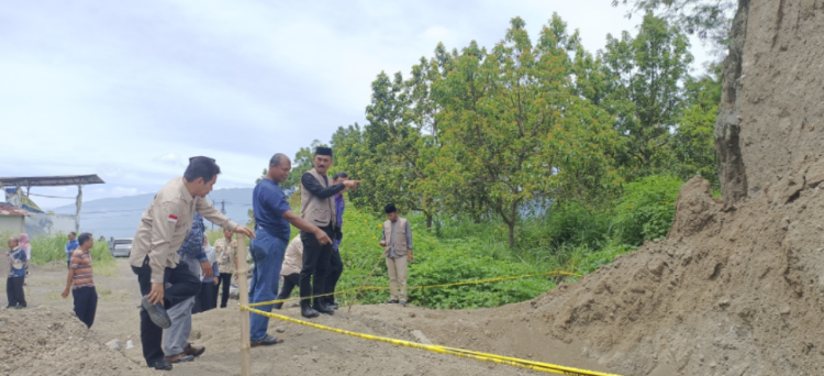 Komisi 2 DPRD Tanah Datar meninjau lokasi galian C di Nagari Tanjung Barulak Kecamatan Batipuh Kamis (9/10). IST