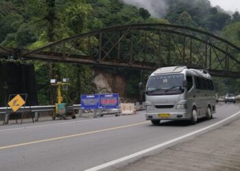 JEMBATAN kereta api di kawasan Lembah Anai yang merupakan Cagar Budaya UNESCO terancam dibongkar demi alasan keselamatan. IST