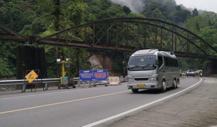 JEMBATAN kereta api di kawasan Lembah Anai yang merupakan Cagar Budaya UNESCO terancam dibongkar demi alasan keselamatan. IST