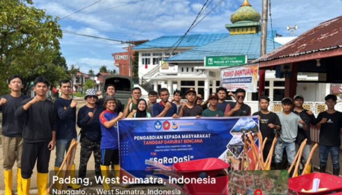 PNP Hadir di Tengah Warga Tabiang Banda Gadang, Salurkan Bantuan dan Gelar Gotong Royong Pascabanjir