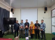 Media Cetak Peduli Bahasa dan Sastra : Harian Haluan Terima Penghargaan Anugerah Kata 2025