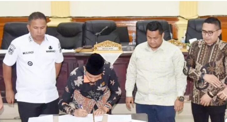 DPRD Kota Pariaman bersama pemerintah daerah menuntaskan pembahasan lima Rancangan Peraturan Daerah (Ranperda) menjelang akhir tahun 2025.HUMAS