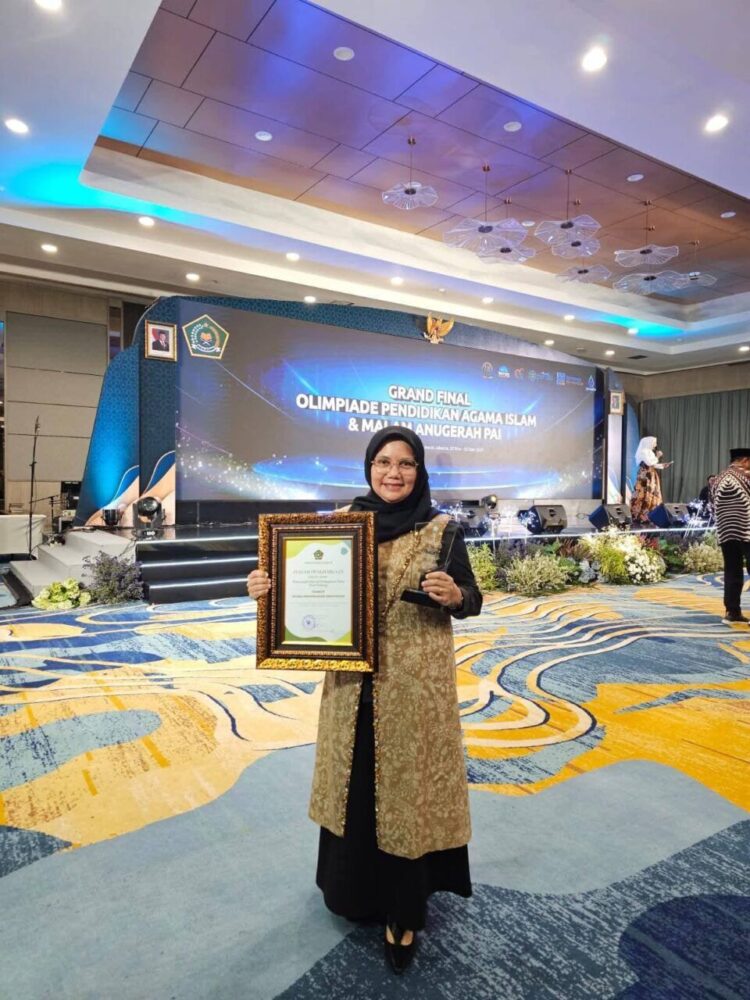 Kota Padang masuk tiga terbaik yang memberikan dukungan nyata terhadap pendidikan agama Islam pada Anugerah Tanda Cinta Pendidikan Agama Islam 2025. IST