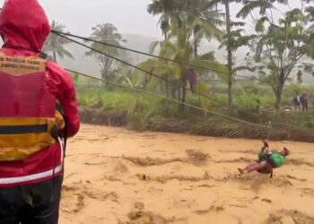 Aksi Heroik TRC Semen Padang dan Tim Gabungan: Selamatkan Tiga Warga Koto Tuo Pauh dari Terjangan Arus Batang Kuranji