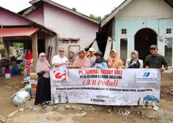 Ketua DPRD Sumbar Salurkan Bantuan dari GEB Peduli untuk Korban Banjir Bandang di Padang