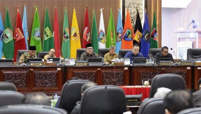 DPRD Sumbar Sahkan Perda Penyelenggaraan Kemudahan Berusaha dan Perda Penyelenggaraan Pesantren