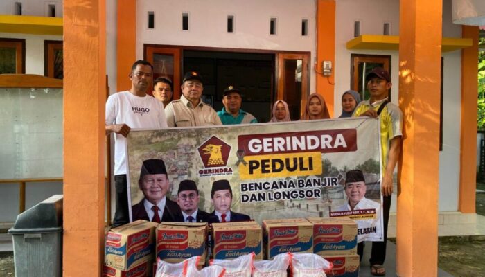 Gerak Cepat, Muchlis Yusuf Abit Bagikan Ratusan Kilogram Beras untuk Korban Banjir Pessel