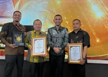 Wakil Walikota Padang Panjang Allex Saputra menerima Penghargaan Paritrana Award 2025. APIZRAJOALAM
