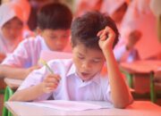 Ujian di Bawah Tenda, Semangat Tak Terguncang: SDN 05 Sungai Buluah Timur Bertahan Pasca Banjir Bandang