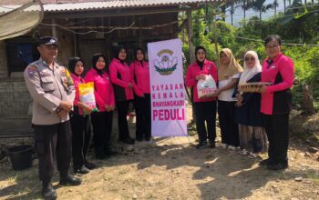Bhayangkari Cabang Pasaman Gelar Jumat Berkah, Salurkan Sembako untuk Warga Kurang Mampu