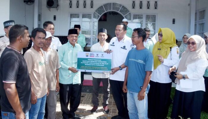 400 Paket Sembako Dibagikan untuk Nelayan di Kota Pariaman