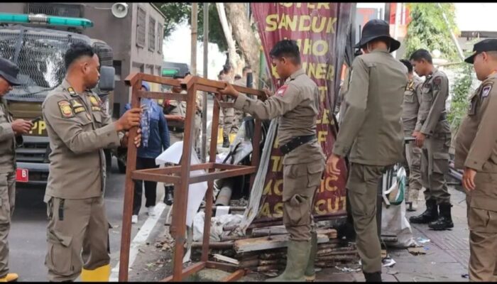 Satpol PP Lakukan Pengawasan Berbagai Titik di Padang