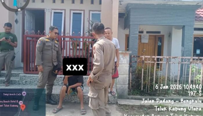 Satpol PP Padang Lakukan Penanganan ODGJ di Bungus Teluk Kabung