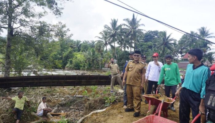 Peringatan Bulan K3 di Pasbar Diisi dengan Gotong Royong