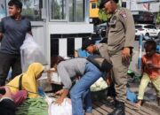 Berjualan di Atas Fasum, Satpol PP Padang Tertibkan PKL di Kawasan Pasar Raya Blok IV