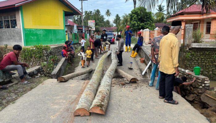 Puluhan Tahun Bertahan, Jembatan Korong Maransi Akhirnya Ambruk