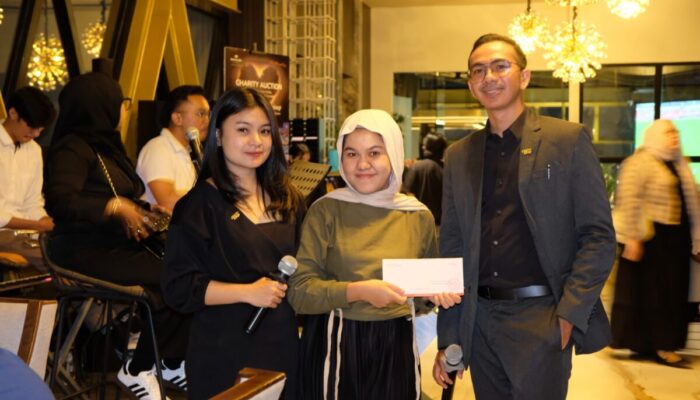 Hotel Amaris dan Santika Premiere Padang Alirkan Kepedulian melalui Lelang Kemanusiaan