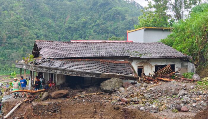 Kepala BNPB Pastikan Bantuan pada Penanganan Darurat dan Warga Terdampak Tanah Longsor Jepara