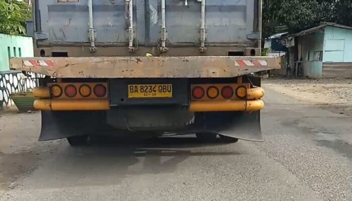 Awasi Kendaraan Bermuatan Melebihi Tonase, Bupati Dharmasraya Ajak Warga untuk Pelihara Kondisi Jalan