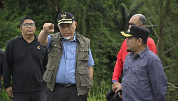Bersihkan Saluran Irigasi Banda Gadang, Gubernur Sumbar Ikut Goro Bersama Warga Kecamatan Gunung Talang