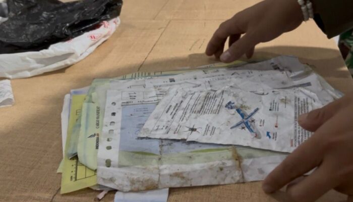 Dokumen Bertuliskan “Indonesia Air Transport” Ditemukan Warga di Area Persawahan Kabupaten Pangkep
