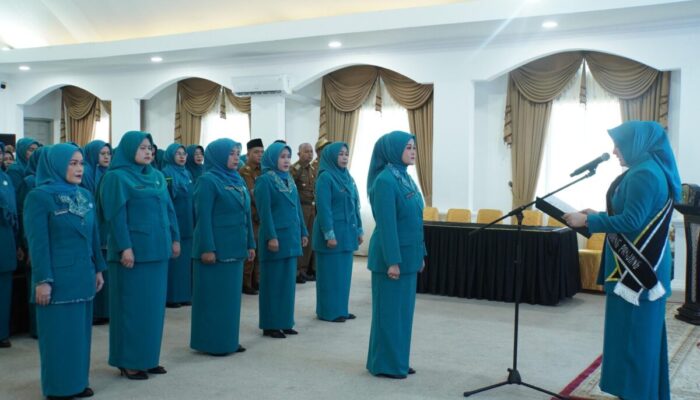 Maria Feronika Lantik Ketua TP PKK Kecamatan dan Kelurahan