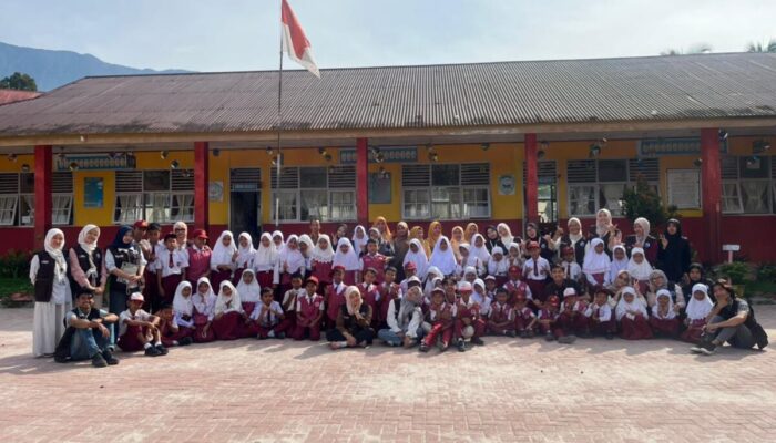 Mahasiswa KKN Sosialisasikan Pentingnya Menjaga Kebersihan Lingkungan di SDN 26 Kampung Taji Pasaman