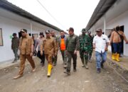 Kepala BNPB Pantau Huntara dan Salurkan Bantuan di Aceh