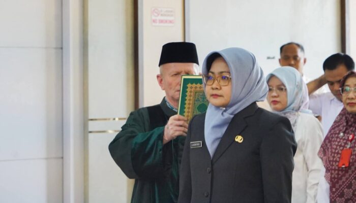 Bupati Annisa Lantik Kadis Pertanian Dharmasraya