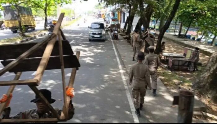 Satpol PP Padang Patroli Pengawasan bagi Pelanggar Perda di Sejumlah Titik