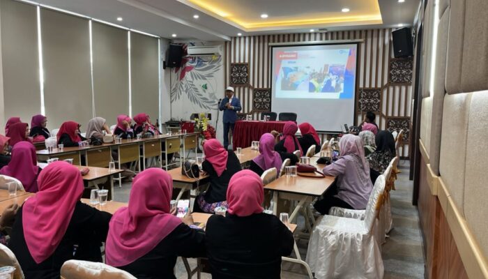 Pakar Neo Medicare dari Malaysia Prof. Aziz Alsafi Berikan Seminar Kesehatan di Padang