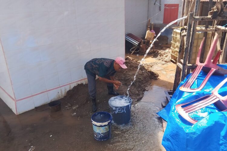 Wali Nagari Pasie Laweh, Kecamatan Lubuk Alung, Kabupaten Padang Pariaman, Minggu (21/12/2025), sebagai upaya pemerintah melalui sektor ESDM untuk memenuhi kebutuhan air bersih masyarakat terdampak banjir bandang. IST