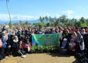Gelar Pengabdian Masyarakat, Dosen dan Mahasiswa UPGRISBA Lakukan Penanaman Pohon serta Bantu Korban Banjir