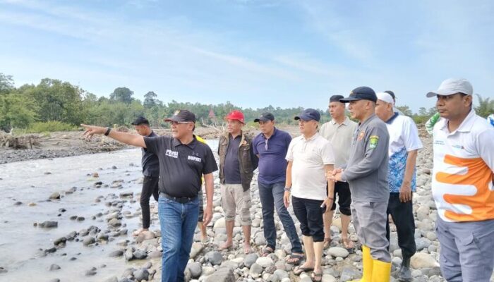 ‎Cegah Erosi Sungai Batang Mangoe, Bupati Padang Pariaman Bersama Warga Goro di Masjid Raya Lubuak Bareh