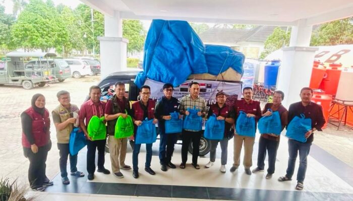 Kelab Penulis Muda Malaysia Bantu Korban Banjir di Sumbar