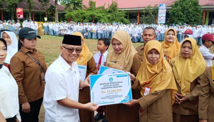 Sambangi SMAN 12 Padang, Wamendikdasmen Pastikan Revitalisasi Sekolah Terdampak Bencana