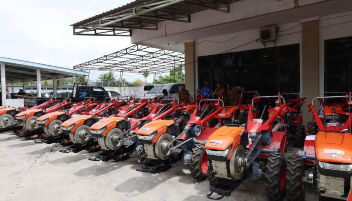 Modernisasi Pertanian Didorong, Petani Pariaman Terima Alsintan dari Kementan