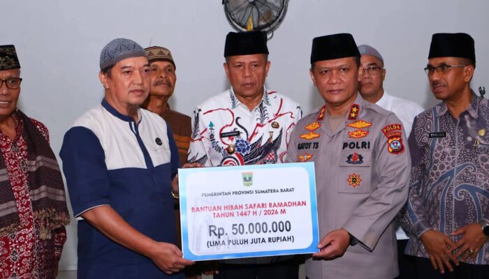 Kapolda Pimpin TSR Sumbar ke Payakumbuh, Serahkan Bantuan Rp50 Juta untuk Masjid Wustha